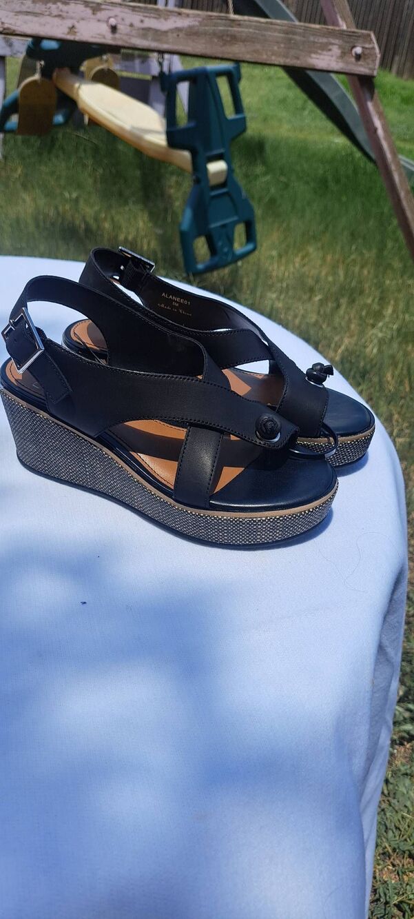 NEW Donald Pliner Alanee Black Leather Wedge Sandals Women’s Size 5M $188 - Picture 2 of 8